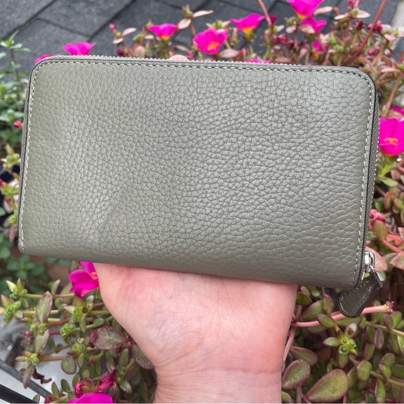 Coach Olive Pebbled Leather Medium Zip Wallet - Picture 2 of 11